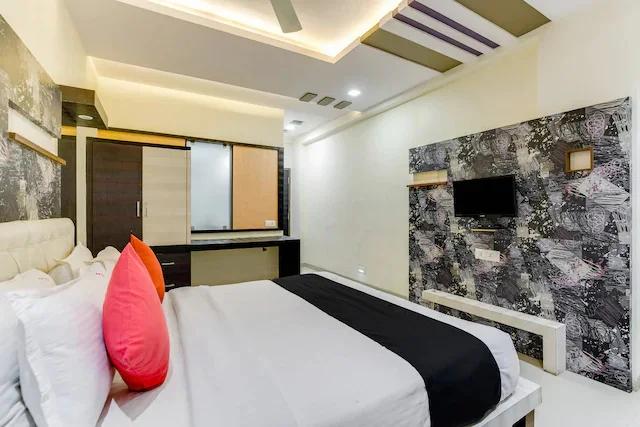 Hotel Grand Heritage guest room interior